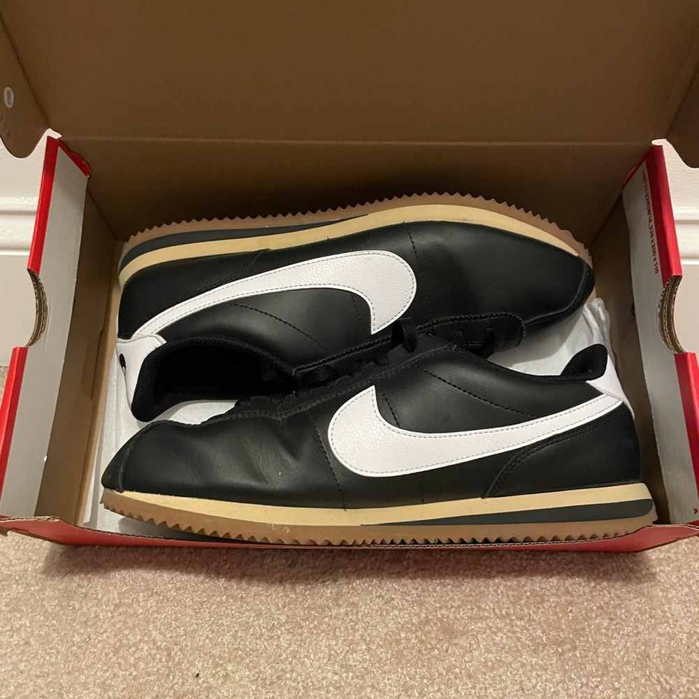 Nike Black and White Men's Sneakers